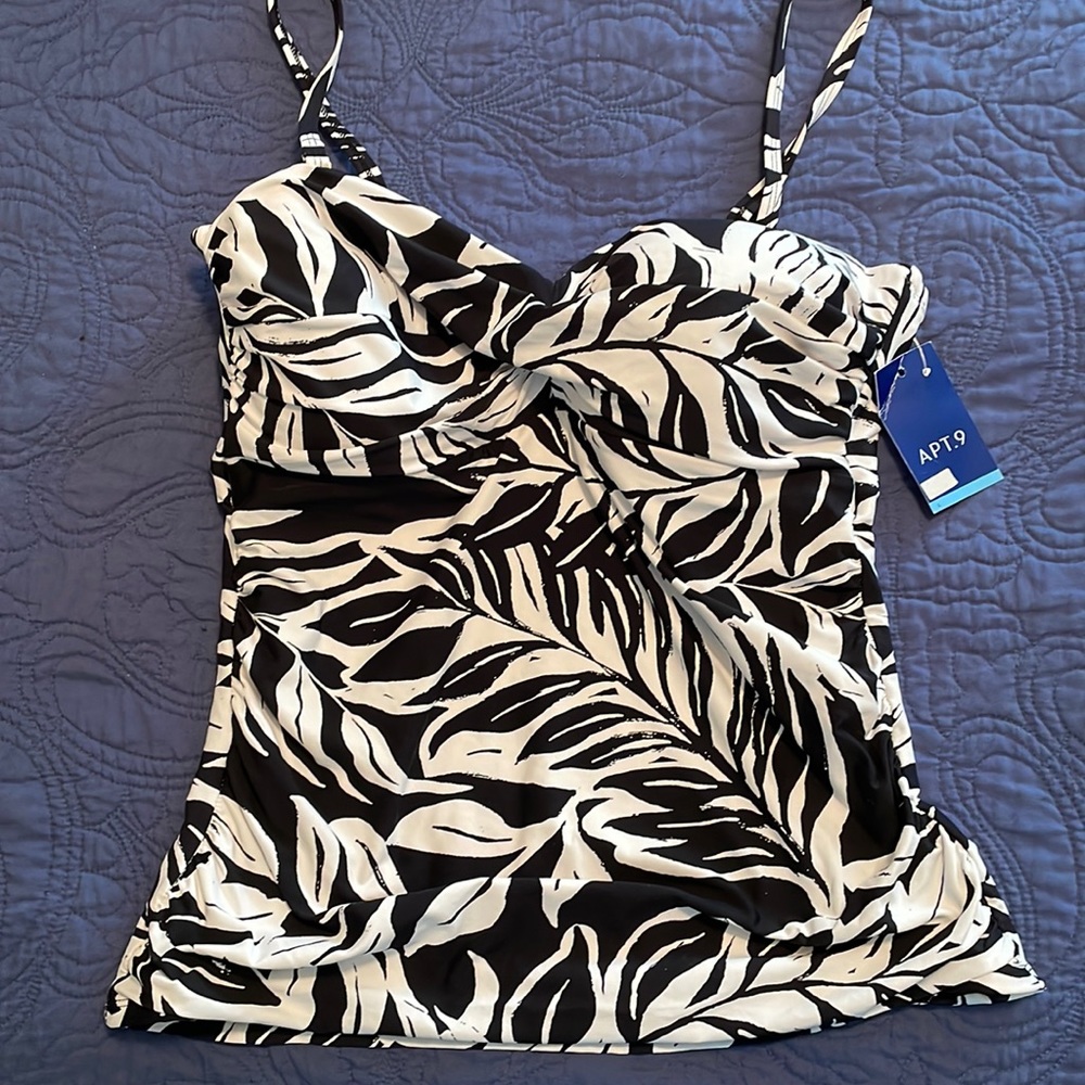 Black/white tankini top.  NWT. Size Large.